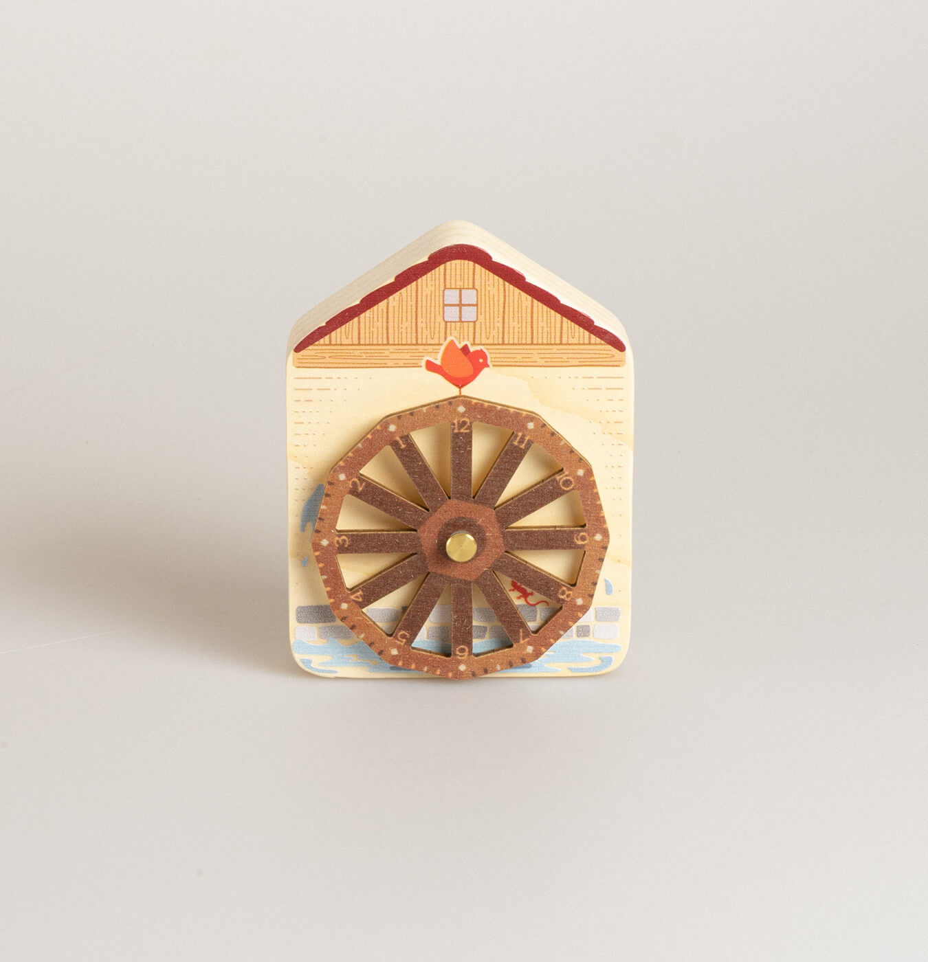 Orologio magnetico a forma di casetta in legno di abete