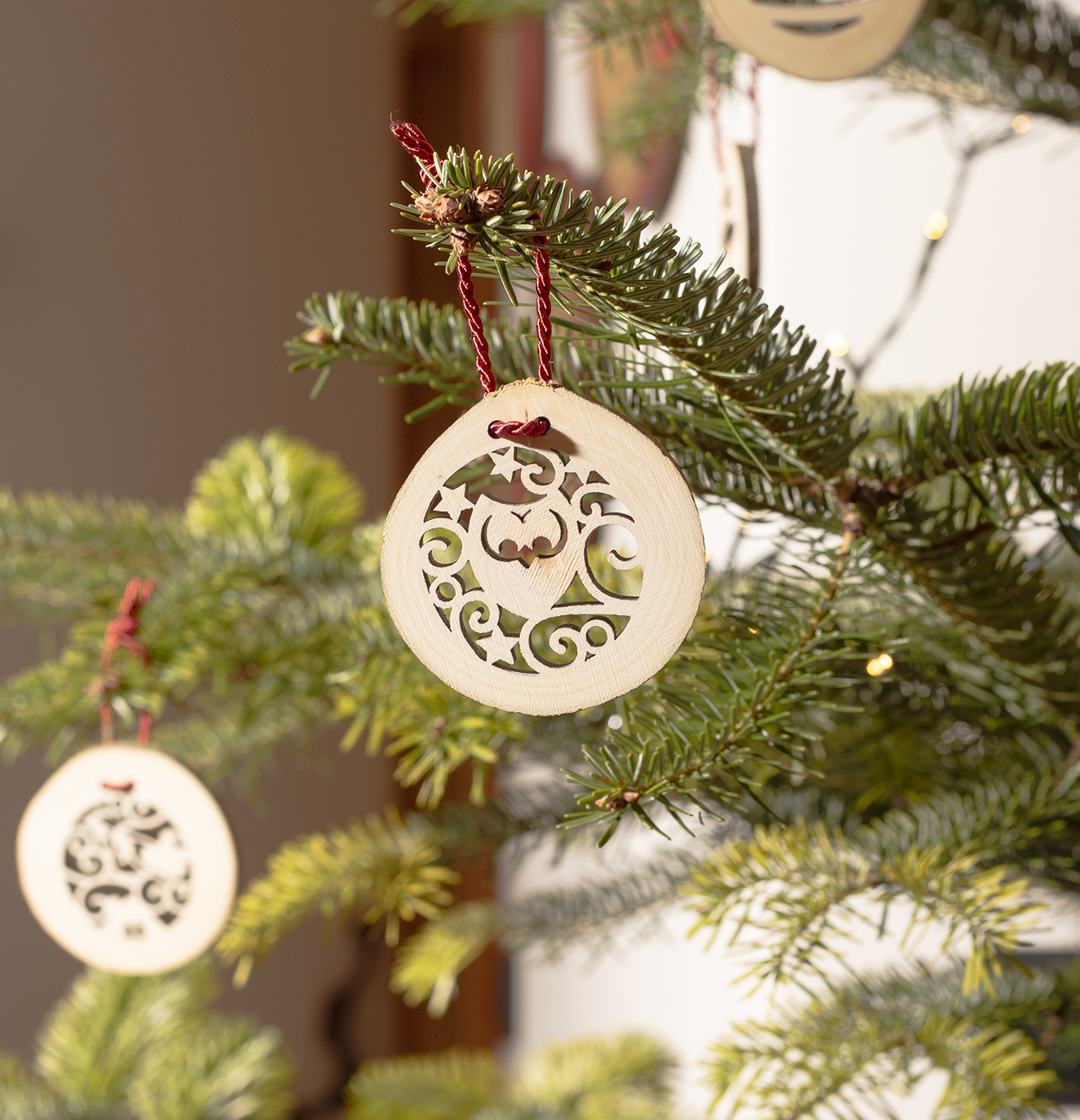 Addobbo per l'albero di natale in legno di noce