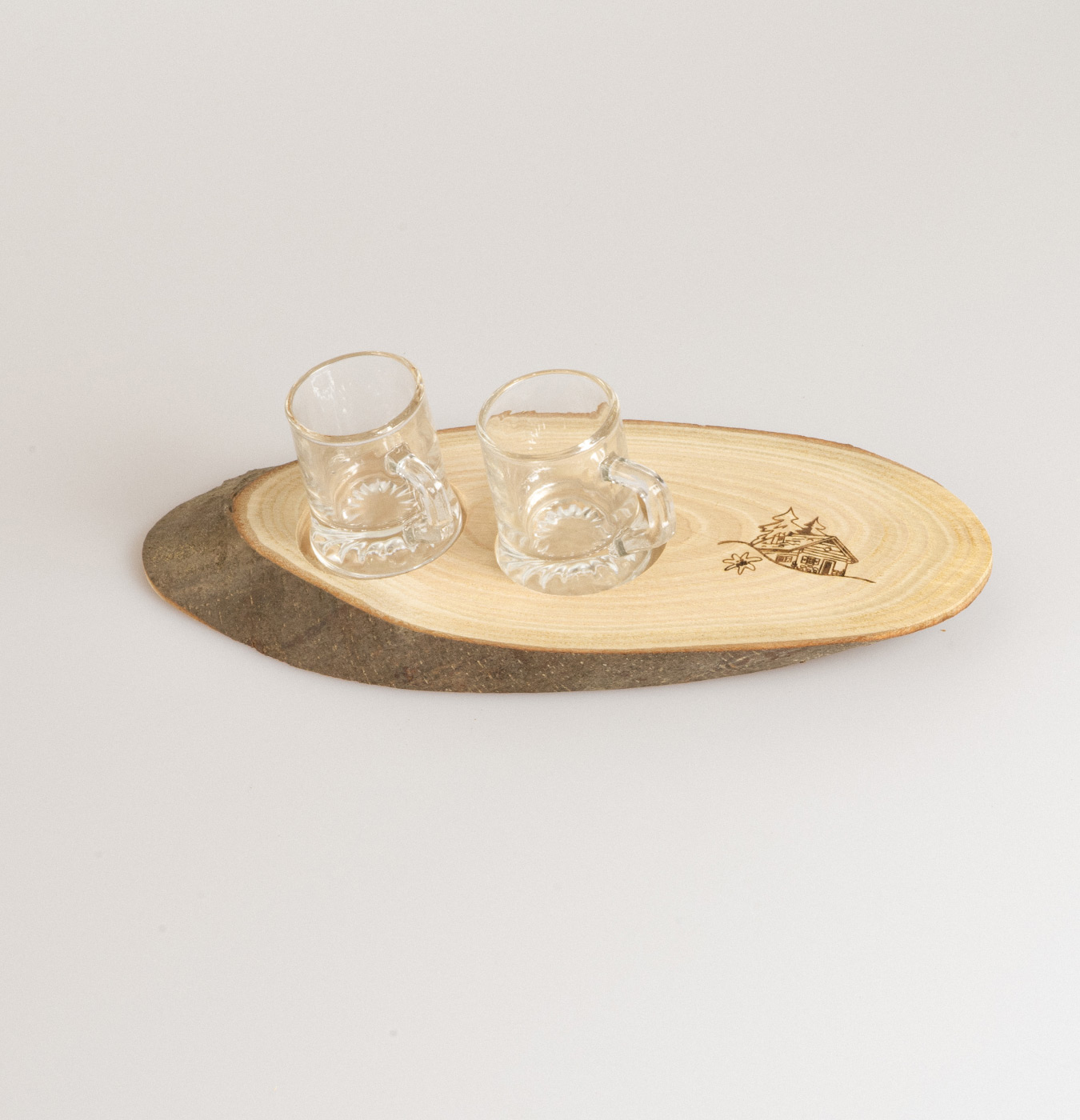 Portabicchierini in legno per ospitare piccoli bicchierini da grappa o tazzine da caffè.