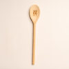 Mestolo il legno da cucina.