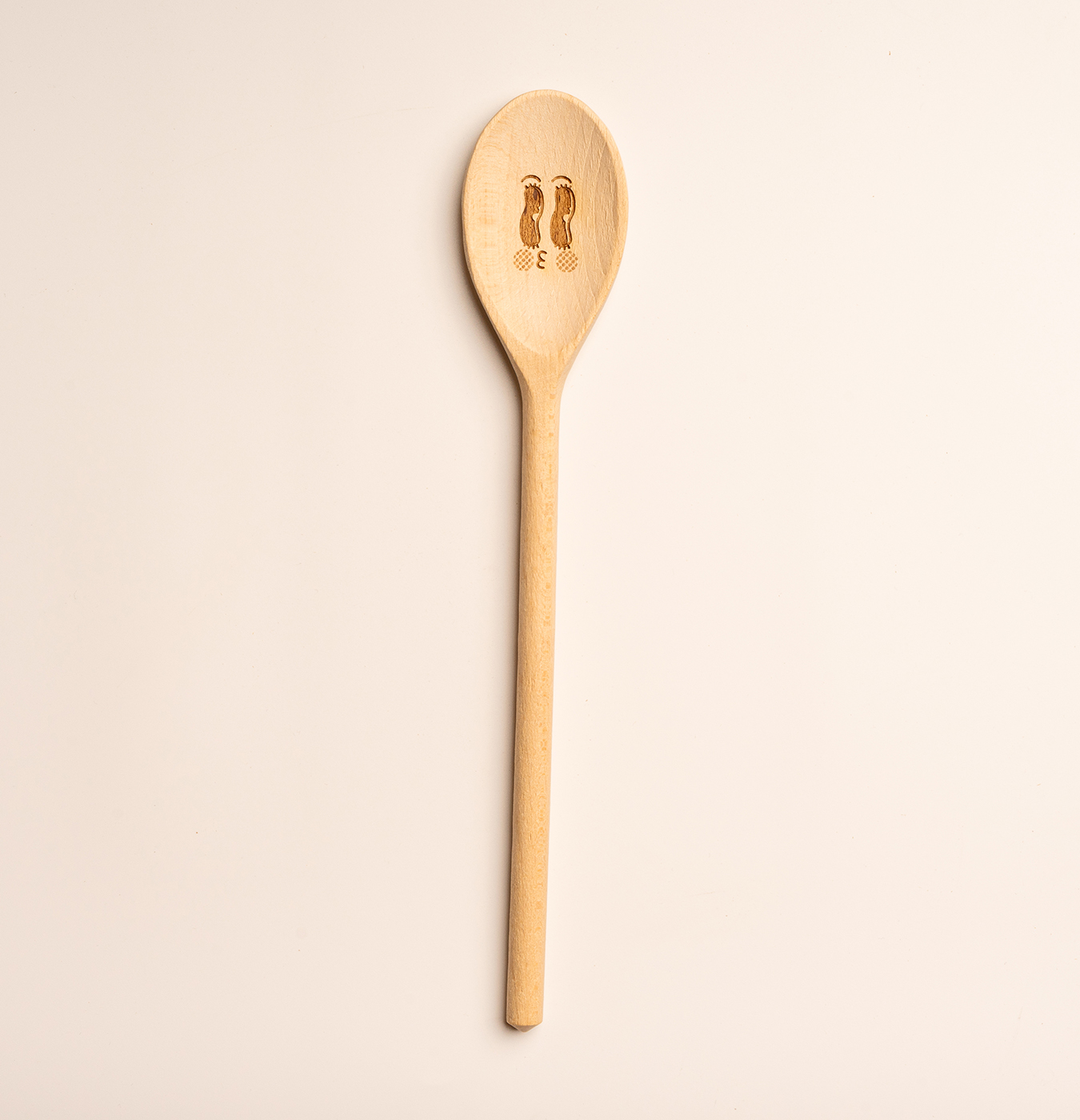 Mestolo il legno da cucina.