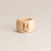 Porta tovaglioli in legno inciso.