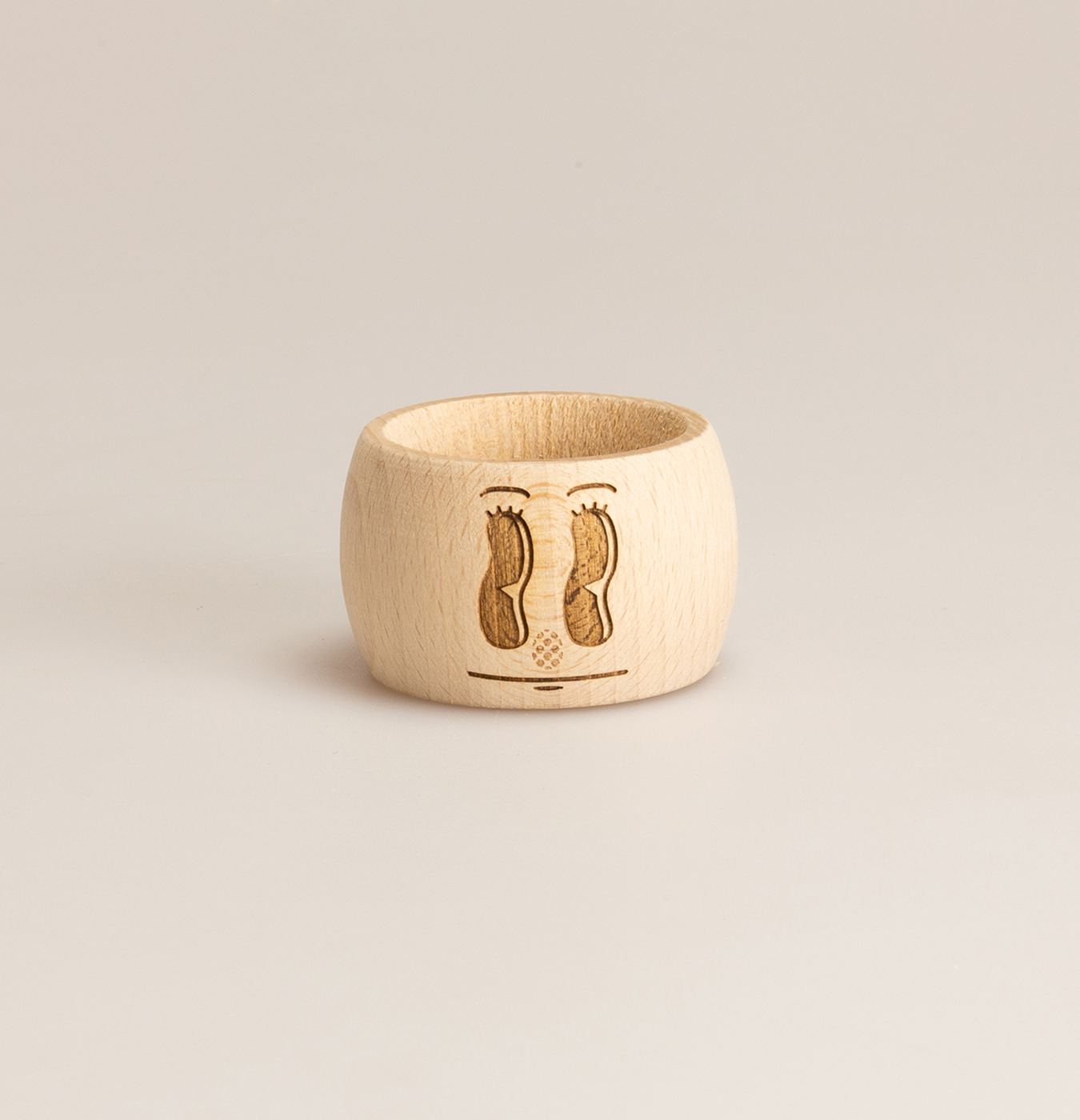 Porta tovaglioli in legno inciso.