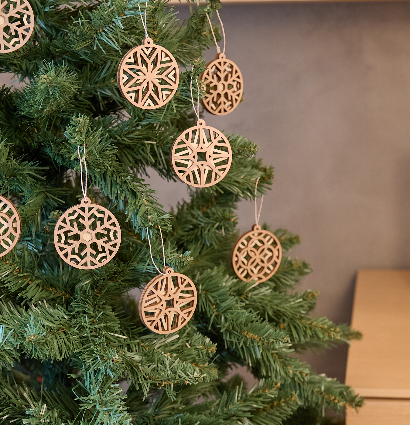 addobbo in legno per l'albero di Natale