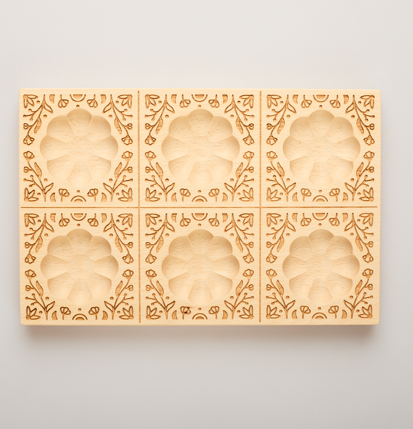 stampo per ravioli con ripieno a forma di fiore e dettagli in rilievo